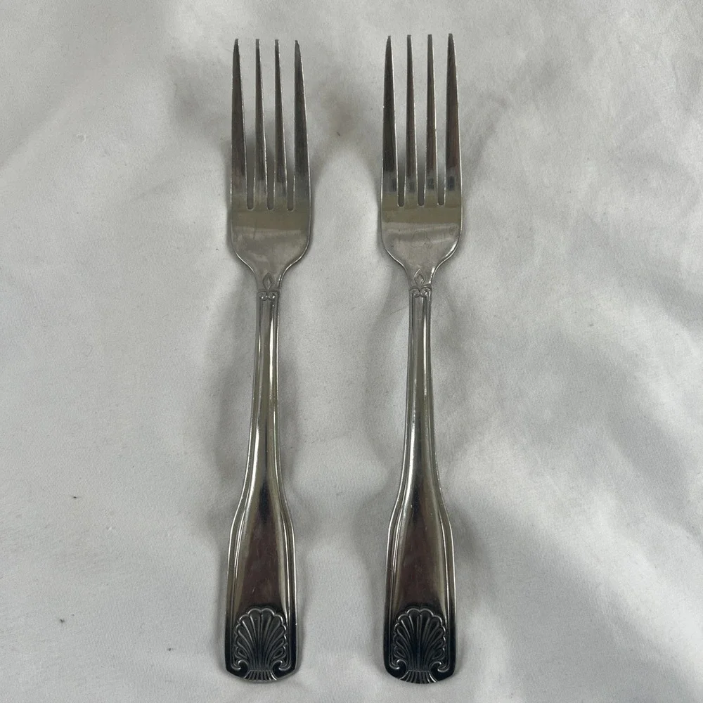 (2) Walco Utica‎ Stainless Fanfare Dinner Forks Shell Glossy 7 7/8 Inches